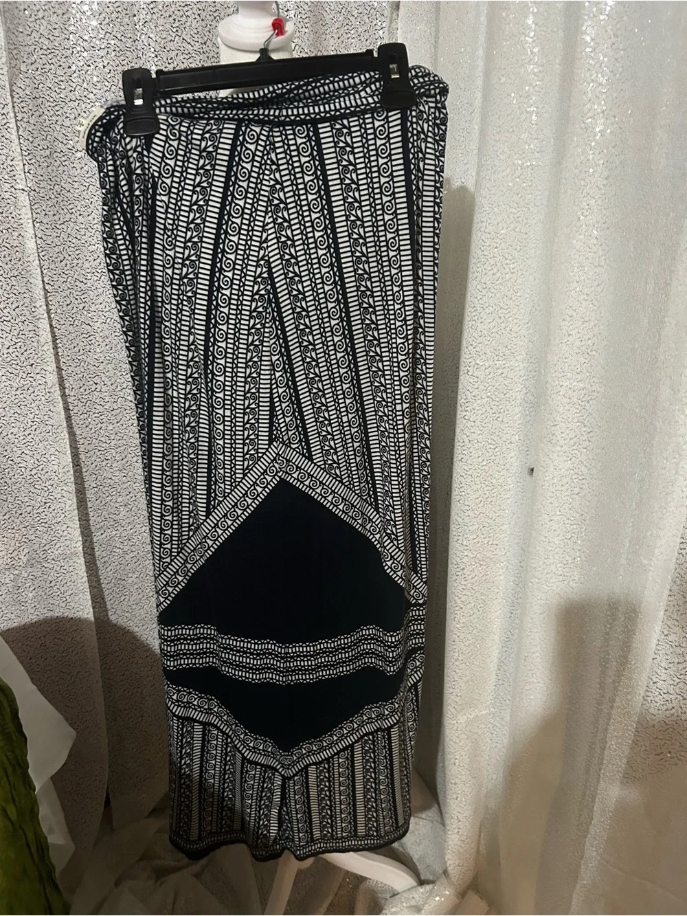 Max Studio Black & White Patterned Maxi Skirt